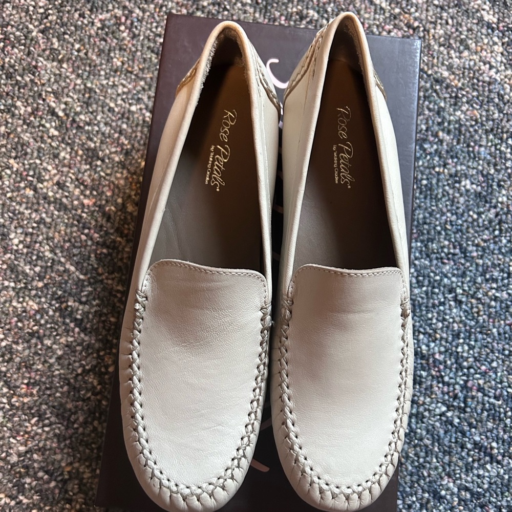 Rose Petals Leather Flat Shoes